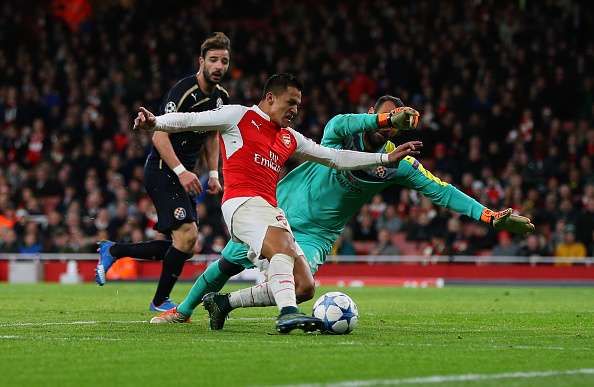 Should Arsenal play Alexis Sanchez as a central striker?