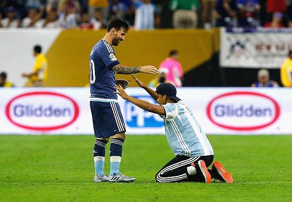 Lionel Messi with a fan