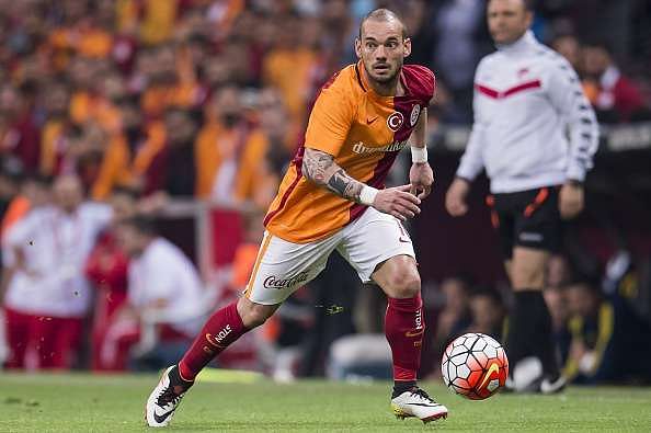 Wesley Sneijder fined £1.96m by Galatasaray for collecting yellow cards