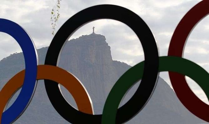 Brazilian police arrest two as corruption probe turns to major builder