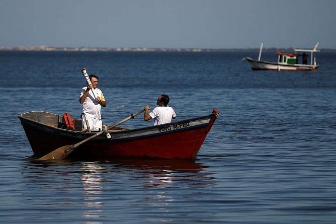 Torch sails in to Rio ahead of Games' Friday opening