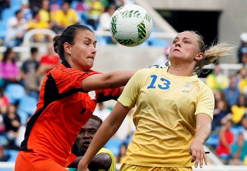 Soccer: Sweden kick off Games with 1-0 win