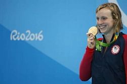 Swimming - Ledecky smashes 800m record to claim freestyle treble