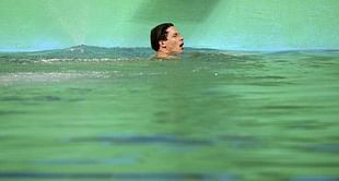 Olympics - From green pool to missing pontoon, Rio's problems persist