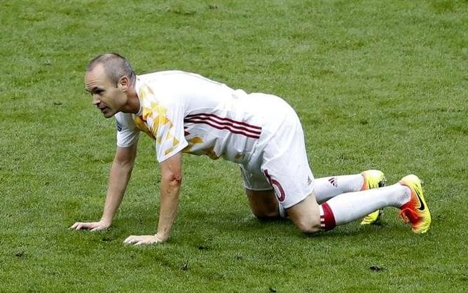 Barca captain Iniesta to miss start of La Liga season