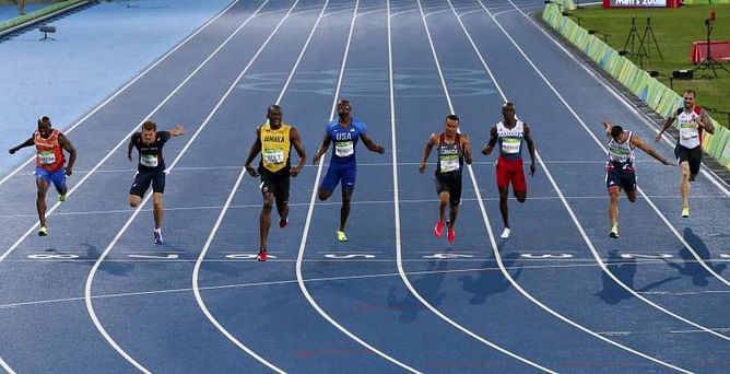 Bolt wins third successive 200 metres gold