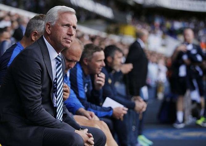 Soccer - Pardew hoping Benteke can produce some magic for Palace