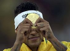 Soccer - Neymar finds redemption in display of skill and grit