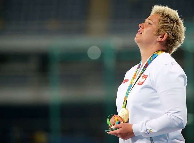 Pole Wlodarczyk breaks her hammer world record