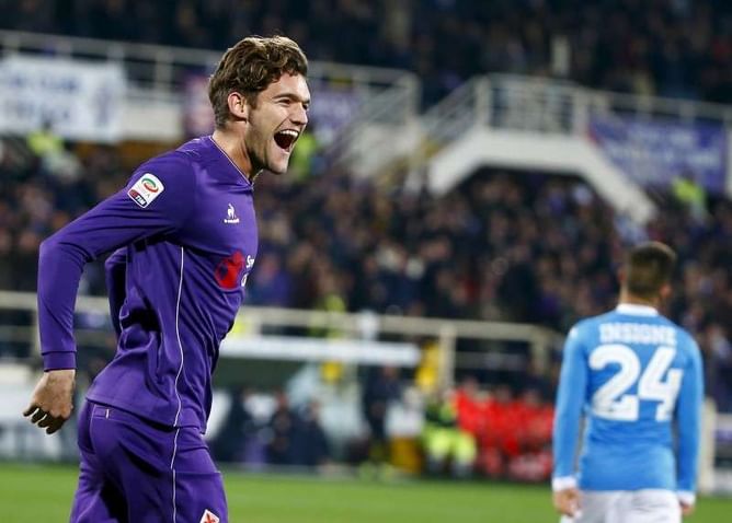 Chelsea sign defender Alonso from Fiorentina