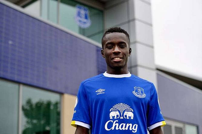 Everton complete signing of Aston Villa's Idrissa Gueye