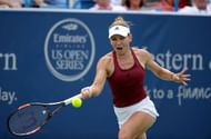 MASON, OH - AUGUST 20: Simona Halep of Romania hits a return in the semifinal match against Angelique Kerber during day 8 of the Western & Southern Open at the Lindner Family Tennis Center on August 20, 2016 in Mason, Ohio. (Photo by Andy Lyons/Getty Images)