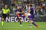 TURIN, ITALY - AUGUST 20: Sami Khedira (C) of Juventus FC is challenged by Milan Badelj of ACF Fiorentina during the Serie A match between Juventus FC and ACF Fiorentina at Juventus Arena on August 20, 2016 in Turin, Italy. (Photo by Valerio Pennicino/Getty Images)