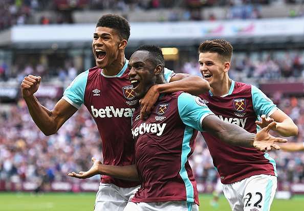 LONDON, ENGLAND - AUGUST 21:  Michail Antonio (C) of West Ham United celebrates scoring the opening goal with team mates Ashley Fletcher (L) and Sam Byram during the Premier League match between West Ham United and AFC Bournemouth at London Stadium on August 21, 2016 in London, England.  (Photo by Michael Regan/Getty Images)