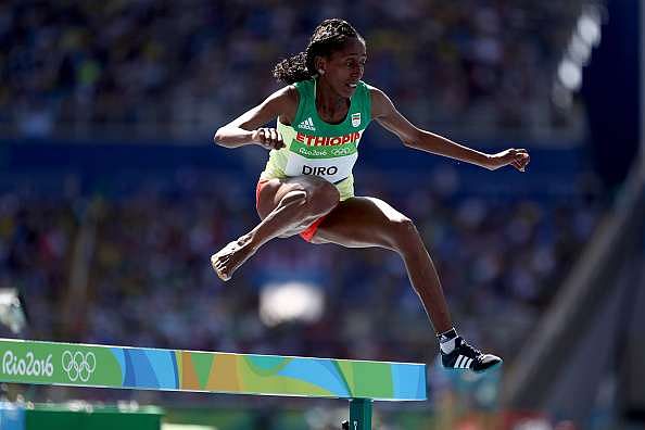 Ethiopian steeplechaser loses shoe, finishes race with one shoe