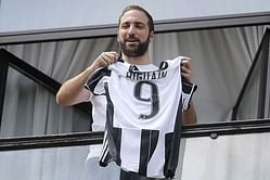 Restaurant in Napoli offers Pizza for €1 if and when Gonzalo Higuain gets injured