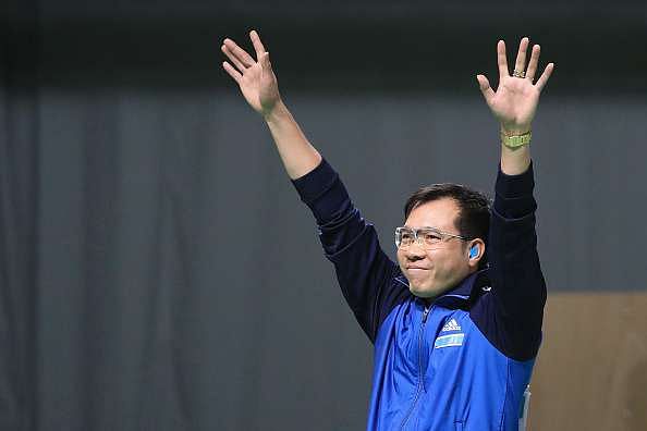 Xuan Vinh Hoang celebrates after bagging the gold medal