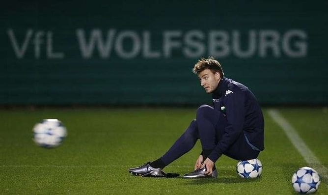Nottingham Forest sign former Arsenal striker Bendtner