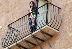 Italy's Olympians seek support from Rome mayor over 2024 Games bid