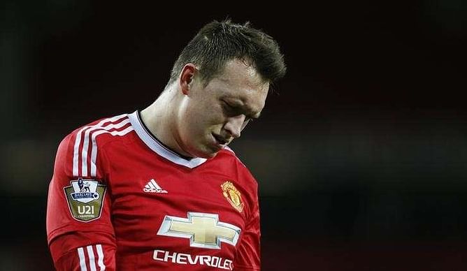 United's Jones faces spell on sidelines after knee injury