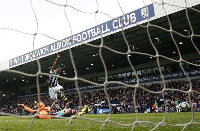 Chadli scores twice as West Brom bash Hammers 4-2