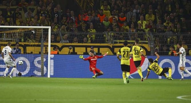 Late Schuerrle strike denies Real victory in Dortmund thriller