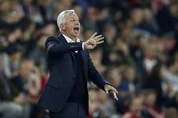 Palace boss Pardew distances himself from England job