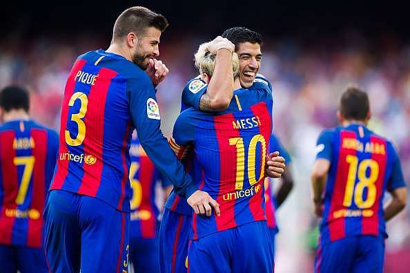 Leo Messi, Luis Suarez, and Gerard Pique's sons take part in Barcelona training session