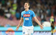 NAPLES, ITALY - SEPTEMBER 17: Arkadiusz Milik of Napoli celebrates after scoring goal 3-1 during the Serie A match between SSC Napoli and Bologna FC at Stadio San Paolo on September 17, 2016 in Naples, Italy. (Photo by Francesco Pecoraro/Getty Images)