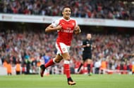 LONDON, ENGLAND - SEPTEMBER 24: Alexis Sanchez of Arsenal celebrates scoring his sides first goal during the Premier League match between Arsenal and Chelsea at the Emirates Stadium on September 24, 2016 in London, England. (Photo by Paul Gilham/Getty Images)