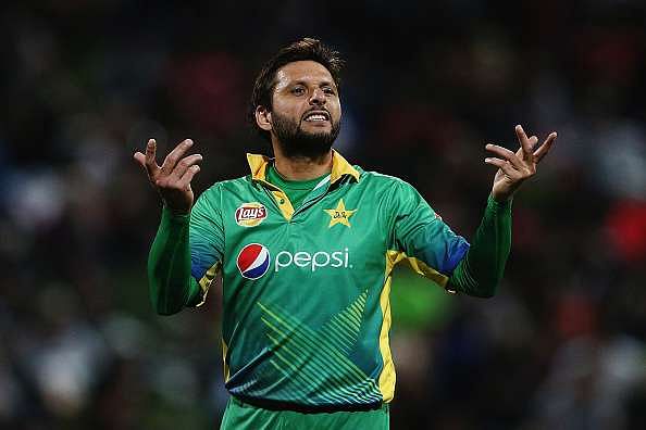 Shahid Afridi stumps journalist with a hilarious reply to question on fitness