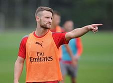 EPL 2016-17: Shkodran Mustafi backs Lucas Perez to succeed