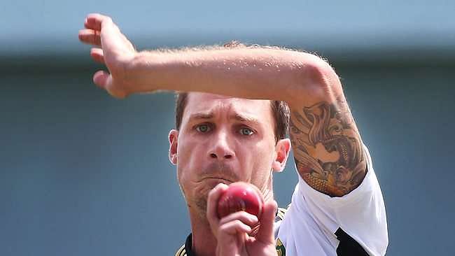 Difference between bowling 'seam up' and 'cross seam'