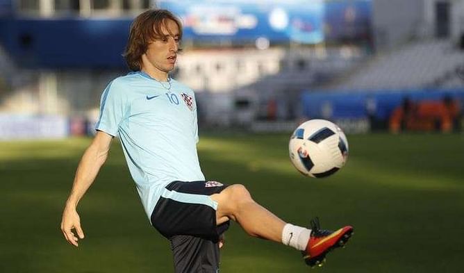 Modric injury adds to Real Madrid problems