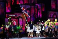 RIO DE JANEIRO, BRAZIL - AUGUST 05: Flag bearer Andy Murray of Great Britain leads the team entering the stadium during the Opening Ceremony of the Rio 2016 Olympic Games at Maracana Stadium on August 5, 2016 in Rio de Janeiro, Brazil. (Photo by Ezra Shaw/Getty Images)