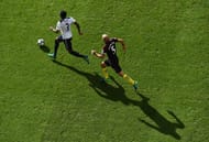 LONDON, ENGLAND - OCTOBER 02: Danny Rose of Tottenham Hotspur (L) is chased by Pablo Zabaleta of Manchester City (R) during the Premier League match between Tottenham Hotspur and Manchester City at White Hart Lane on October 2, 2016 in London, England. (Photo by Mike Hewitt/Getty Images)