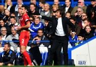 LONDON, ENGLAND - OCTOBER 15: Antonio Conte, Manager of Chelsea gives his team instructions during the Premier League match between Chelsea and Leicester City at Stamford Bridge on October 15, 2016 in London, England. (Photo by Shaun Botterill/Getty Images)
