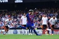 VALENCIA, SPAIN - OCTOBER 22: Lionel Messi of FC Barcelona scores his team's third from the penalty spot goal during the La Liga match between Valencia CF and FC Barcelona at Mestalla stadium on October 22, 2016 in Valencia, Spain. (Photo by David Ramos/Getty Images)