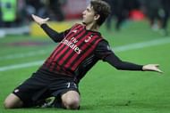 MILAN, ITALY - OCTOBER 22: Manuel Locatelli of AC Milan celebrates after scoring the opening goal during the Serie A match between AC Milan and Juventus FC at Stadio Giuseppe Meazza on October 22, 2016 in Milan, Italy. (Photo by Marco Luzzani/Getty Images)