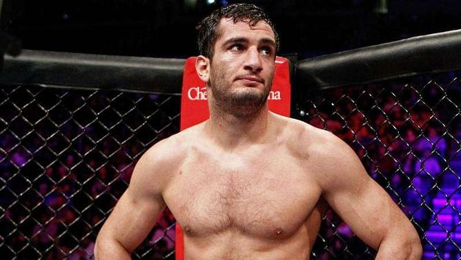 MMA News: McGregor threatened Mousasi with a knife says the middleweight!