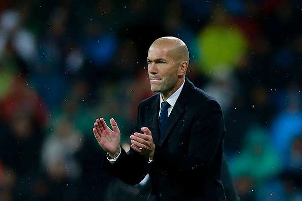 La Liga 2016/17: Bernabeu crowd boos Zinedine Zidane's decision to substitute Isco against Athletic Bilbao