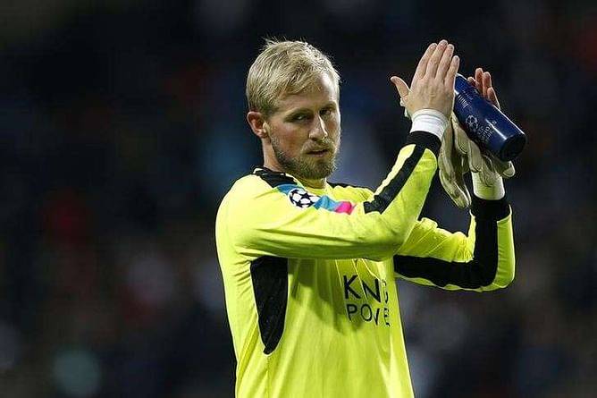 Leicester keeper Schmeichel out with fractured hand