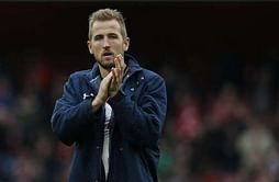 Kane penalty earns Tottenham 1-1 draw at Arsenal