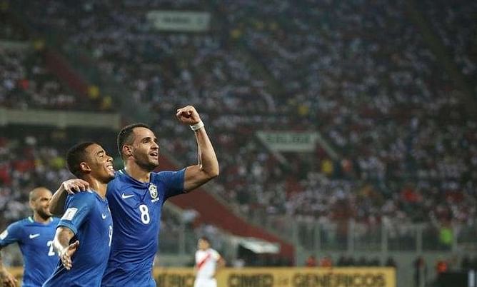 Second half brilliance lifts Brazil over plucky Peru