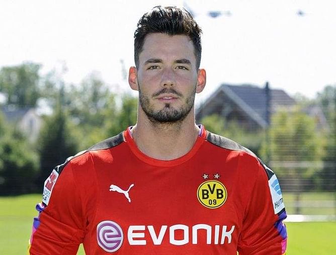 Dortmund keeper Buerki sidelined with broken hand
