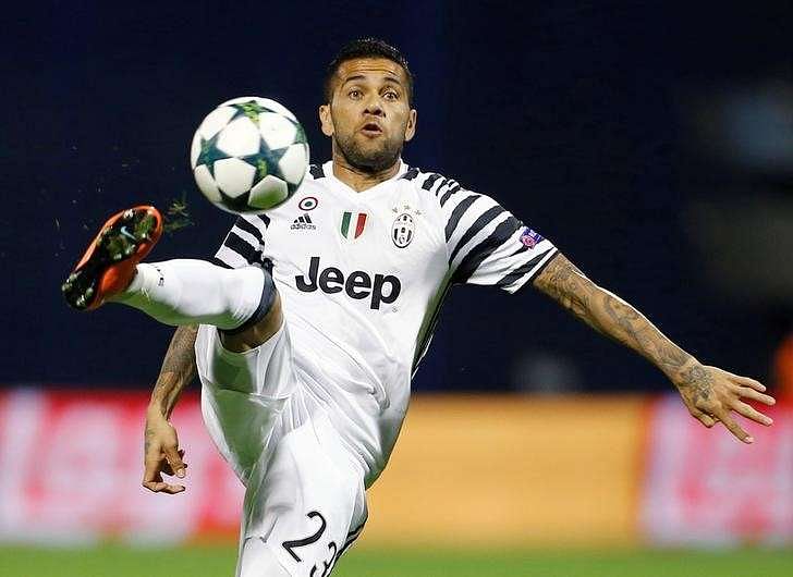 Juventus Defender Alves Fractures Leg