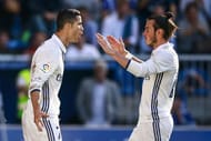 VITORIA-GASTEIZ, SPAIN - OCTOBER 29: Cristiano Ronaldo (L) of Real Madrid CF celebrates scoring their opening goal with team mate Gareth Bale during the La Liga match between Deportivo Alaves and Real Madrid CF at Estadio de Mendizorroza on October 29, 2016 in Vitoria-Gasteiz, Spain. (Photo by Gonzalo Arroyo Moreno/Getty Images)