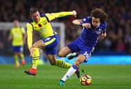 LONDON, ENGLAND - NOVEMBER 05: Ross Barkley of Everton (L) fouls David Luiz of Chelsea (R) during the Premier League match between Chelsea and Everton at Stamford Bridge on November 5, 2016 in London, England. (Photo by Clive Rose/Getty Images)