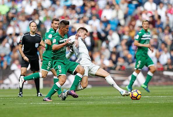 Toni Kroos celebrates Goldberg's WWE return