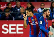 SEVILLE, SPAIN - NOVEMBER 06: Luis Suarez of FC Barcelona celebrates after scoring with his team mate Lionel Messi of FC Barcelona during the match between Sevilla FC vs FC Barcelona as part of La Liga at Ramon Sanchez Pizjuan Stadium on November 6, 2016 in Seville, Spain. (Photo by Aitor Alcalde/Getty Images)